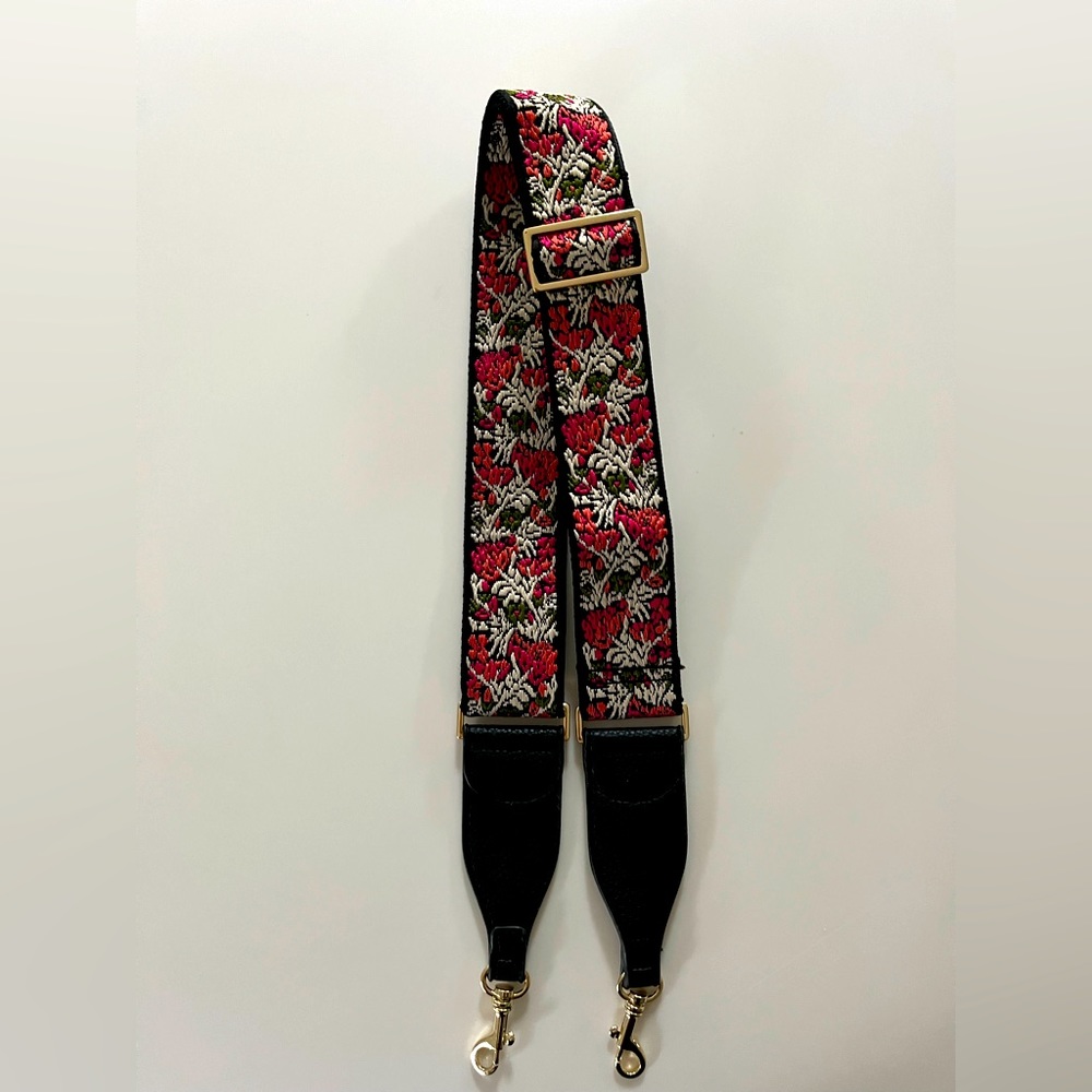Crossbody adjustable guitar strap with gold hardware
